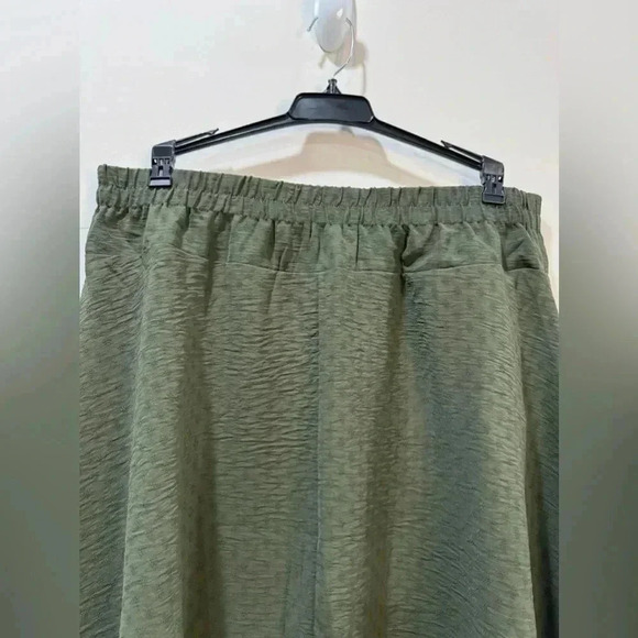 NWT SOHO Apparel Ltd. Green Mini Skirt Size L Elastic Waist Front Pockets - Picture 4 of 10